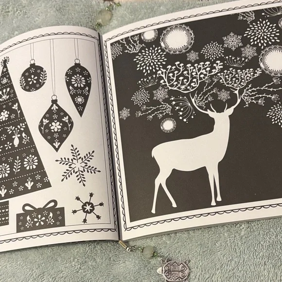 Silver Turtle with Black Elastic Bookmark - Picture 3 of 4